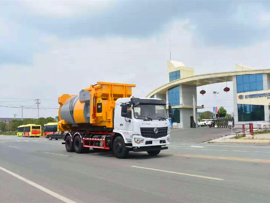 東風(fēng)專底D3L國(guó)六后雙橋車廂可卸（鉤臂）式垃圾車